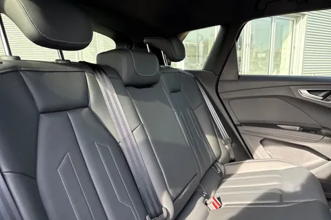 18 of 65 for Audi Q4 e-tron Q4 S line 35 e-tron 125,00 kW