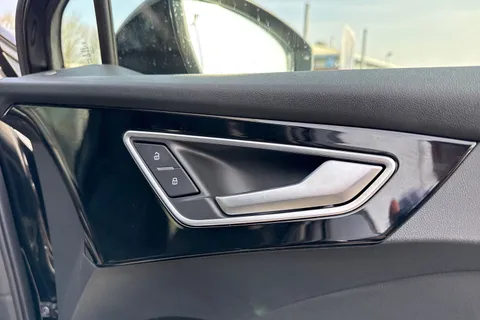 20 of 65 for Audi Q4 e-tron Q4 S line 35 e-tron 125,00 kW