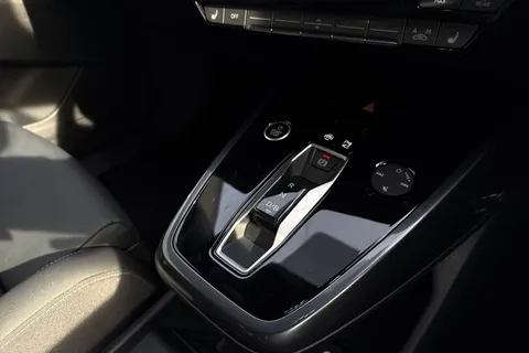 22 of 65 for Audi Q4 e-tron Q4 S line 35 e-tron 125,00 kW