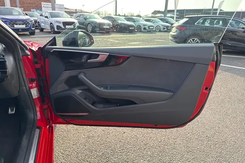 PX24NNW Audi A5 Coup- Black Edition 45 TFSI quattro 265 PS S tronic Thumbnail #47