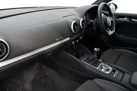 SN69YRA Audi A3 1.0 TFSI 30 Black Edition Sportback Euro 6 (s/s) 5dr Thumbnail #16