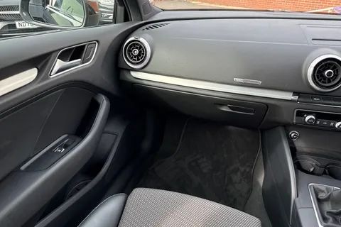 SN69YRA Audi A3 1.0 TFSI 30 Black Edition Sportback Euro 6 (s/s) 5dr Thumbnail #21