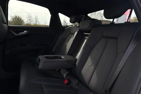 19 of 66 for Audi Q4 e-tron Q4 Sportback Black Edition 45 e-tron 210,00 kW