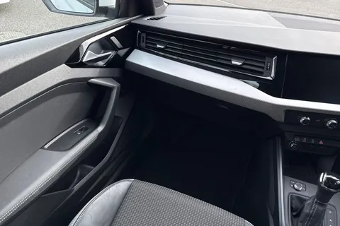 SO69ODN Audi A1 1.0 TFSI 30 S line Sportback S Tronic Euro 6 (s/s) 5dr Thumbnail #16