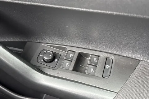 OY71ZDV Volkswagen Polo 1.0 TSI SEL DSG Euro 6 (s/s) 5dr Thumbnail #41