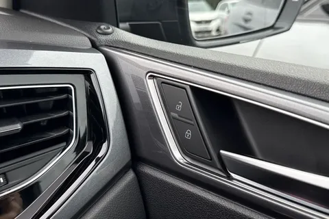 OY71ZDV Volkswagen Polo 1.0 TSI SEL DSG Euro 6 (s/s) 5dr Thumbnail #42