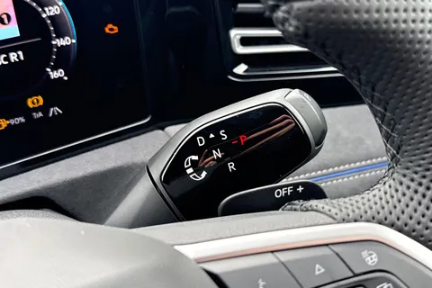  Volkswagen Tiguan 2.0 TDI R-Line DSG Euro 6 (s/s) 5dr Thumbnail #23