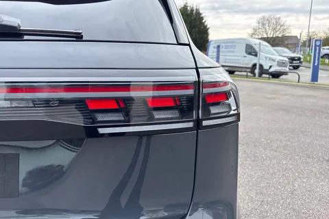  Volkswagen Tiguan 2.0 TDI R-Line DSG Euro 6 (s/s) 5dr Thumbnail #30