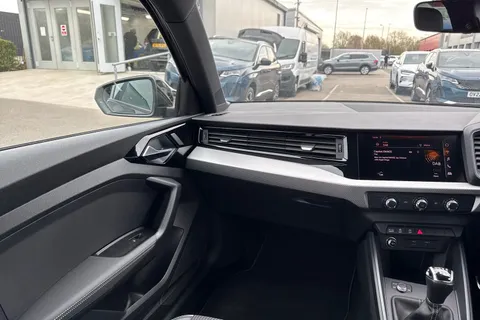 BR19WXG Audi A1 1.0 TFSI 30 S line Sportback Euro 6 (s/s) 5dr Thumbnail #21