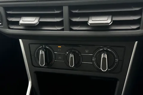 MK23NUF Volkswagen Polo 1.0 Life 5dr **REAR TINTS, REAR VIEW CAMERA** Thumbnail #23