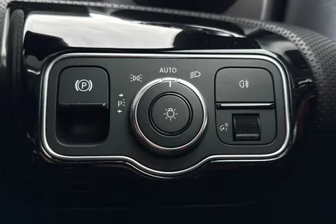 ND70OEV Mercedes-Benz Cla Class 1.3 CLA180 AMG Line (Premium Plus 2) Coupe 7G-DCT Euro 6 (s/s) 4dr Thumbnail #32