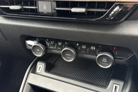 56 of 67 for Citroën E-C4 50kWh Shine Auto 5dr