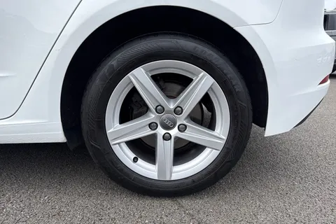 YL69UGZ Audi A3 1.0 TFSI 30 SE Technik Sportback Euro 6 (s/s) 5dr Thumbnail #13