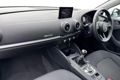 YL69UGZ Audi A3 1.0 TFSI 30 SE Technik Sportback Euro 6 (s/s) 5dr Thumbnail #16