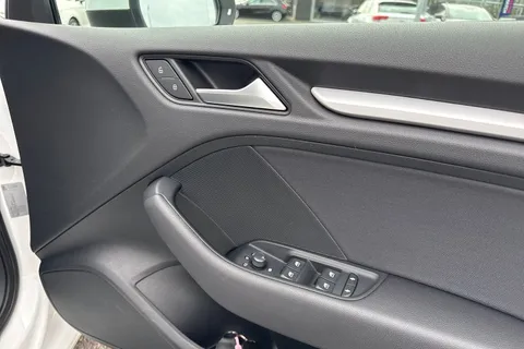 YL69UGZ Audi A3 1.0 TFSI 30 SE Technik Sportback Euro 6 (s/s) 5dr Thumbnail #22