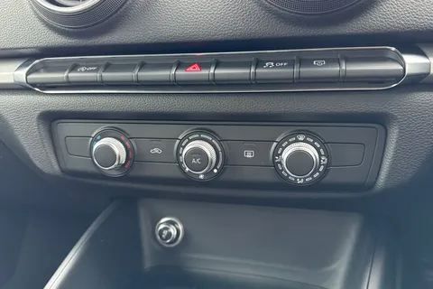 YL69UGZ Audi A3 1.0 TFSI 30 SE Technik Sportback Euro 6 (s/s) 5dr Thumbnail #23