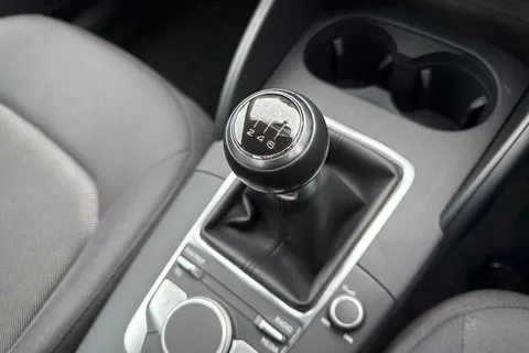 YL69UGZ Audi A3 1.0 TFSI 30 SE Technik Sportback Euro 6 (s/s) 5dr Thumbnail #24