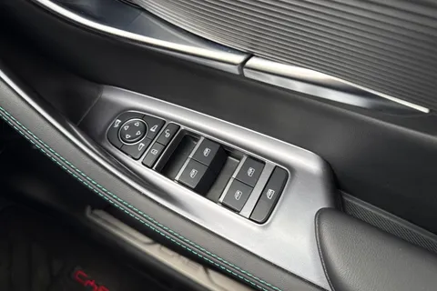 LD25YWC BYD Seal U 1.5 18.3kWh Boost CVT Auto Euro 6 (s/s) 5dr Thumbnail #46