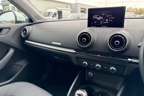 YL69UGZ Audi A3 1.0 TFSI 30 SE Technik Sportback Euro 6 (s/s) 5dr Thumbnail #46