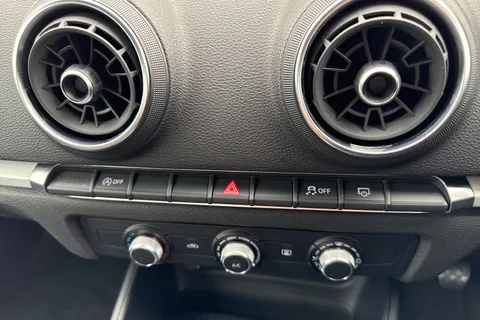 YL69UGZ Audi A3 1.0 TFSI 30 SE Technik Sportback Euro 6 (s/s) 5dr Thumbnail #55