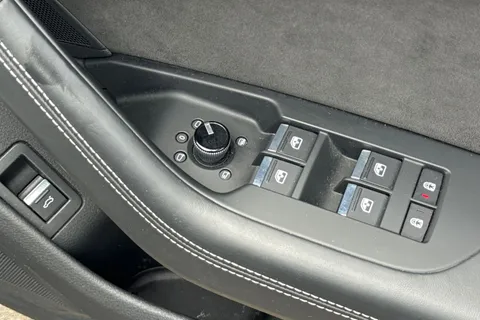 DG21FZN Audi A6 Avant 2.0 TFSI 45 Black Edition S Tronic quattro Euro 6 (s/s) 5dr Thumbnail #41