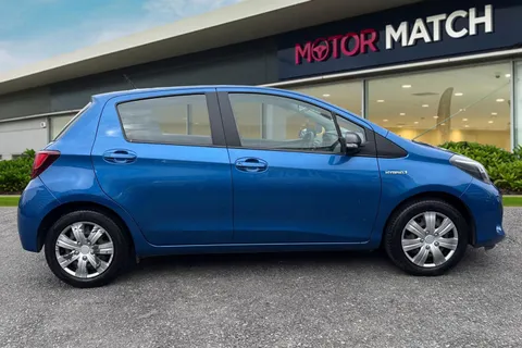 PK16XSX Toyota Yaris 1.5 VVT-h Active E-CVT Euro 6 5dr Thumbnail #4