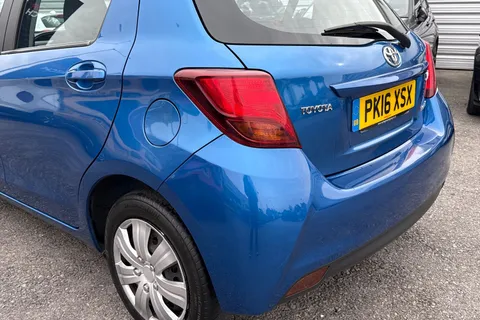 PK16XSX Toyota Yaris 1.5 VVT-h Active E-CVT Euro 6 5dr Thumbnail #9