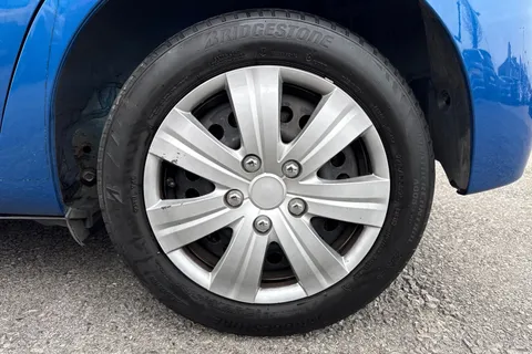 PK16XSX Toyota Yaris 1.5 VVT-h Active E-CVT Euro 6 5dr Thumbnail #11