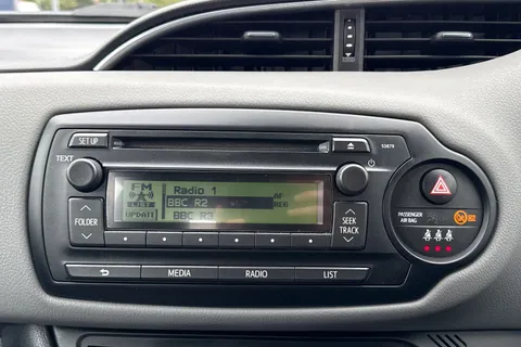 PK16XSX Toyota Yaris 1.5 VVT-h Active E-CVT Euro 6 5dr Thumbnail #18