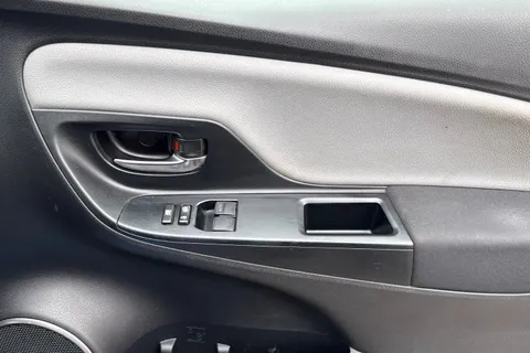 PK16XSX Toyota Yaris 1.5 VVT-h Active E-CVT Euro 6 5dr Thumbnail #22