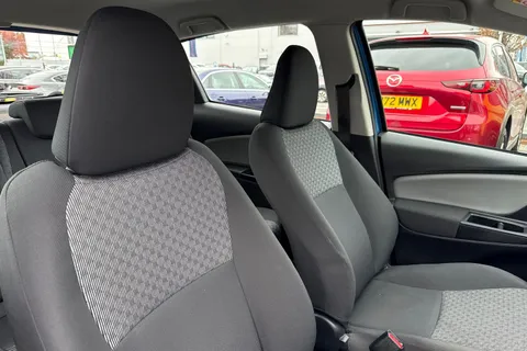 PK16XSX Toyota Yaris 1.5 VVT-h Active E-CVT Euro 6 5dr Thumbnail #25