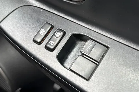 PK16XSX Toyota Yaris 1.5 VVT-h Active E-CVT Euro 6 5dr Thumbnail #33