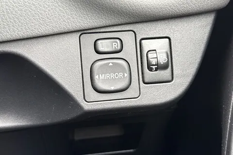 PK16XSX Toyota Yaris 1.5 VVT-h Active E-CVT Euro 6 5dr Thumbnail #34