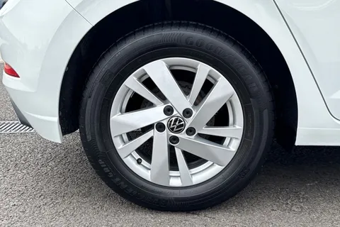 MJ72FBF Volkswagen Polo 1.0 Life 5dr **REAR VIEW CAMERA** Thumbnail #11