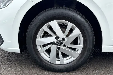 MJ72FBF Volkswagen Polo 1.0 Life 5dr **REAR VIEW CAMERA** Thumbnail #13