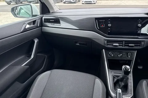 MJ72FBF Volkswagen Polo 1.0 Life 5dr **REAR VIEW CAMERA** Thumbnail #21