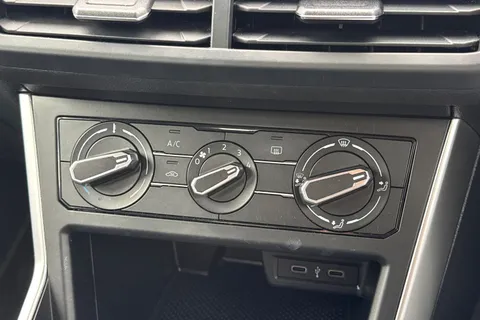 MJ72FBF Volkswagen Polo 1.0 Life 5dr **REAR VIEW CAMERA** Thumbnail #23