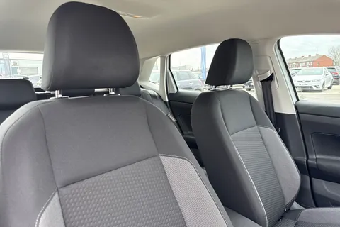 MJ72FBF Volkswagen Polo 1.0 Life 5dr **REAR VIEW CAMERA** Thumbnail #25