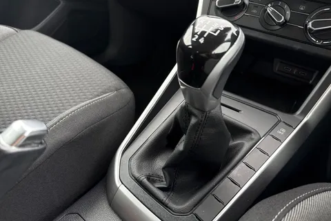 MJ72FBF Volkswagen Polo 1.0 Life 5dr **REAR VIEW CAMERA** Thumbnail #35