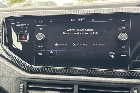 MJ72FBF Volkswagen Polo 1.0 Life 5dr **REAR VIEW CAMERA** Thumbnail #37