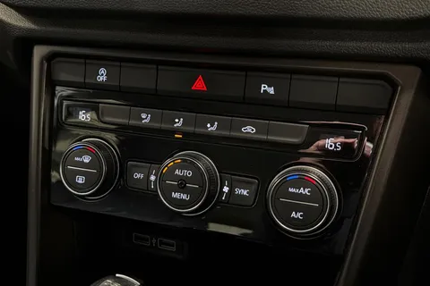 ML19XRH Volkswagen T-Roc 1.5 TSI EVO SE DSG Euro 6 (s/s) 5dr Thumbnail #20