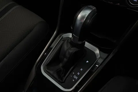 ML19XRH Volkswagen T-Roc 1.5 TSI EVO SE DSG Euro 6 (s/s) 5dr Thumbnail #21