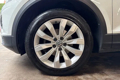 ML19XRH Volkswagen T-Roc 1.5 TSI EVO SE DSG Euro 6 (s/s) 5dr Thumbnail #23