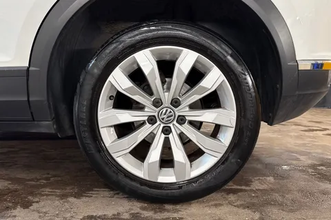 ML19XRH Volkswagen T-Roc 1.5 TSI EVO SE DSG Euro 6 (s/s) 5dr Thumbnail #24