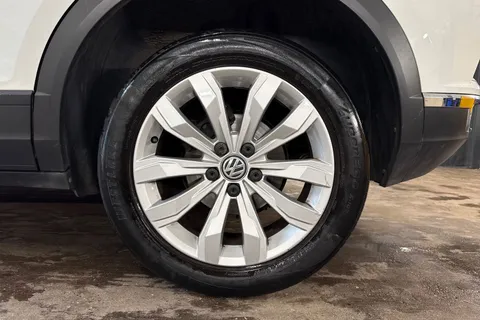 ML19XRH Volkswagen T-Roc 1.5 TSI EVO SE DSG Euro 6 (s/s) 5dr Thumbnail #25