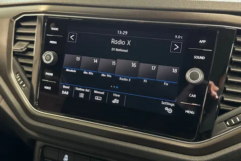 ML19XRH Volkswagen T-Roc 1.5 TSI EVO SE DSG Euro 6 (s/s) 5dr Thumbnail #30