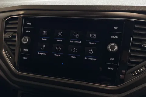 ML19XRH Volkswagen T-Roc 1.5 TSI EVO SE DSG Euro 6 (s/s) 5dr Thumbnail #34