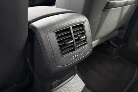 ML19XRH Volkswagen T-Roc 1.5 TSI EVO SE DSG Euro 6 (s/s) 5dr Thumbnail #38