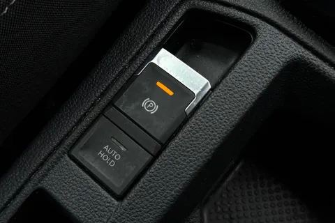 ML19XRH Volkswagen T-Roc 1.5 TSI EVO SE DSG Euro 6 (s/s) 5dr Thumbnail #41