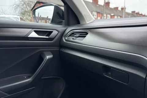 ML19XRH Volkswagen T-Roc 1.5 TSI EVO SE DSG Euro 6 (s/s) 5dr Thumbnail #42